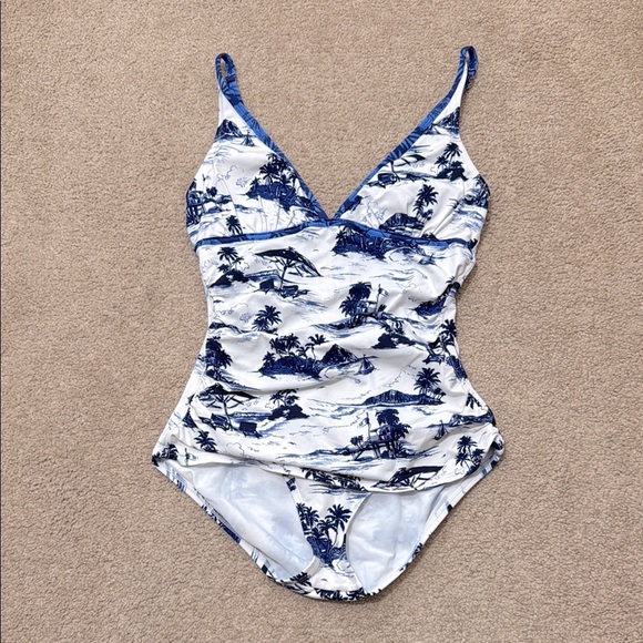 Tommy Bahama V Neck Tropical Beach Design Wireless One Piece Swimsuit Size 8 - Picture 1 of 8